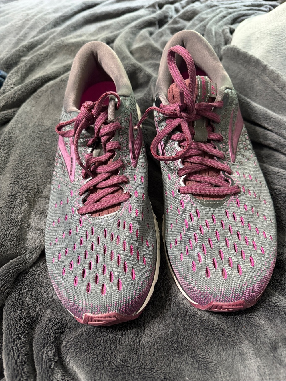 Brooks Women's Gray and Magenta Running Sneakers